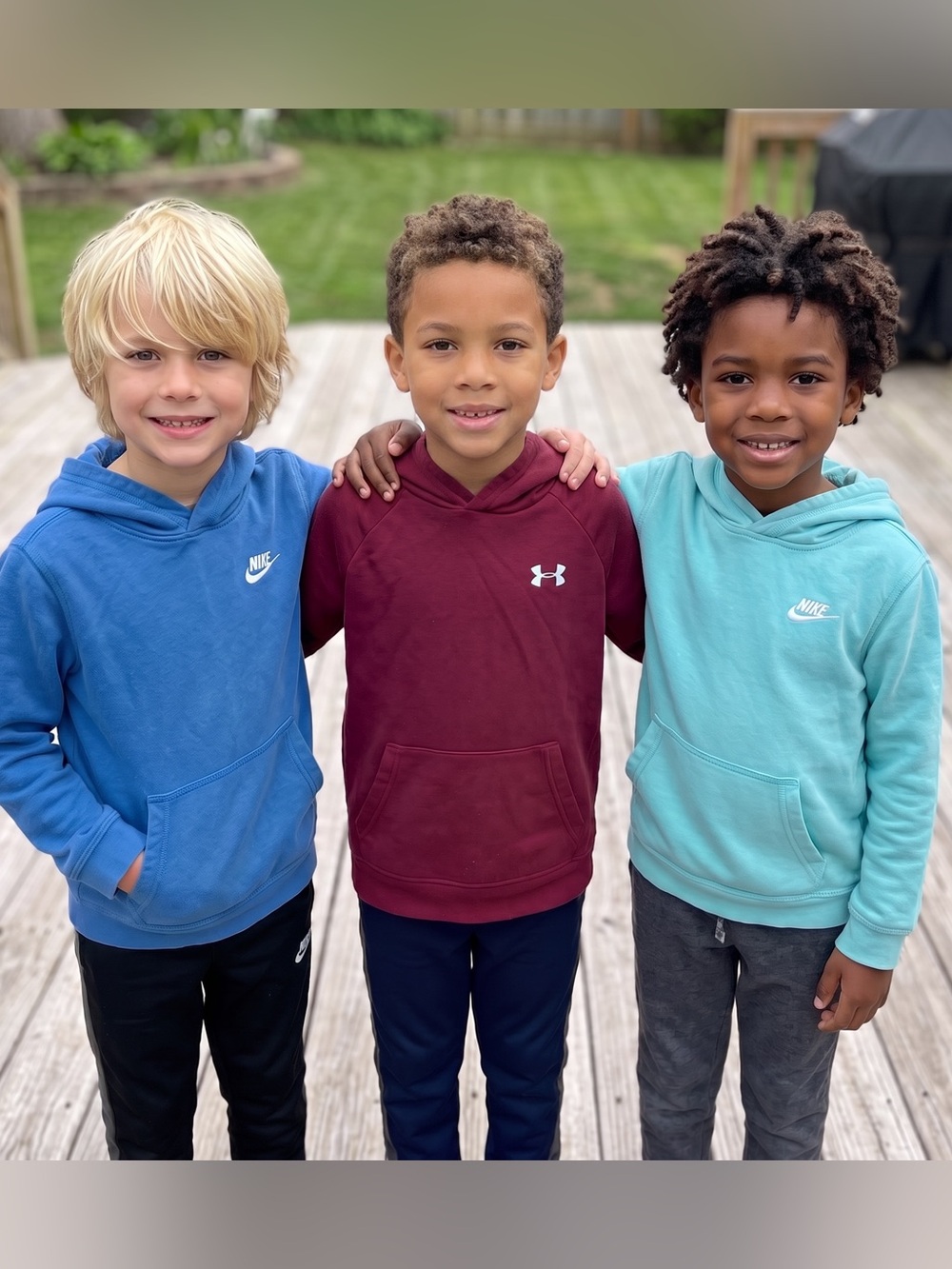 BUNDLE OF 3 BRANDED SWEATSHIRTS! 2 NIKE, 1 UNDER ARMOUR, ALL SIZE M (8-10)
